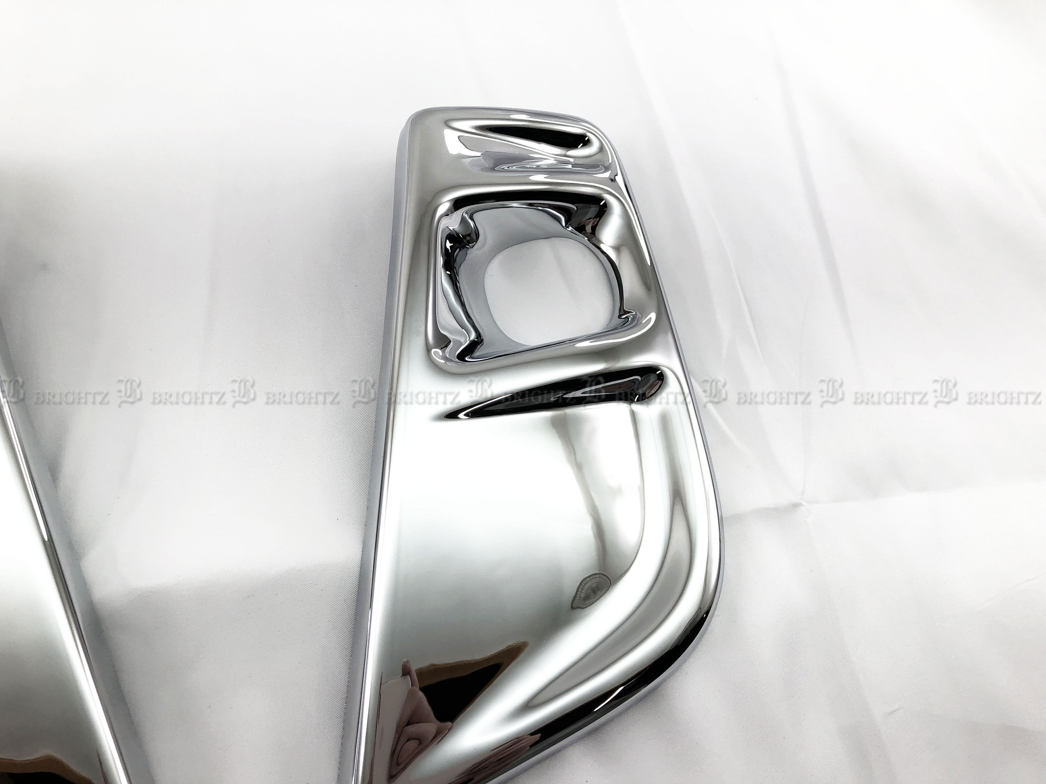 いすゞ 23フォワード メッキ フォグ ライト ランプ カバー モール