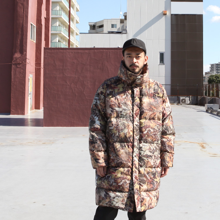 White Mountaineering FALLEN LEAVES PRINTED DOWN MUFFLER ホワイト