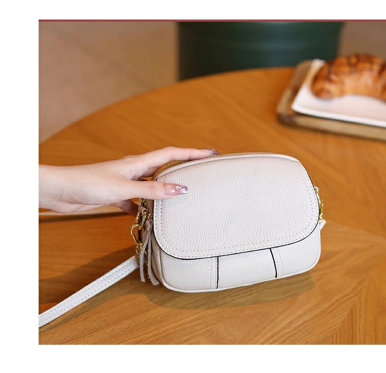 ショルダーバッグ・ポシェット SMALL BRACELET HOBO BAG Chloé Small Bracelet Hobo Bag In Grained Leather in Tapestry