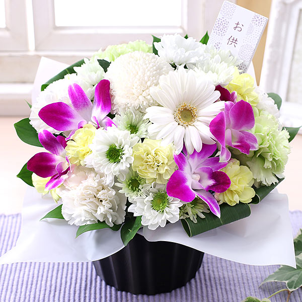 最短翌日届け 14時まで 花 お供え 旬のおまかせアレンジS 送料無料 お悔やみ 供花 仏花 アレンジ お花 生花 お盆 お彼岸 法要 供養 初盆 ユリ ポイント利用 | BunBunBee | 01