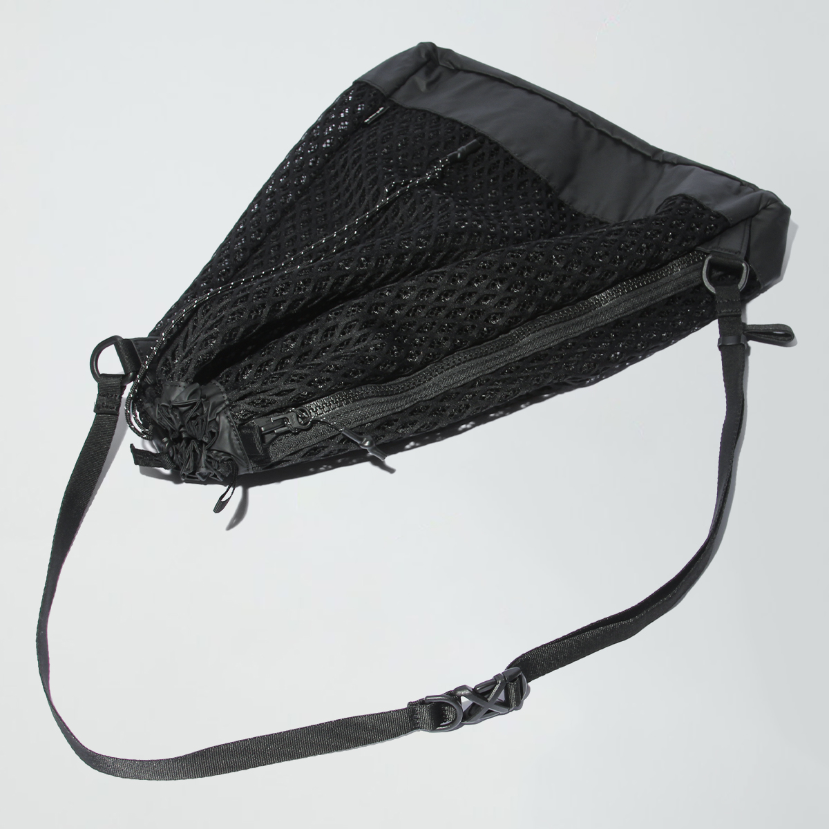 商品レビューで+5%｜スノーピーク ダブルフェイスメッシュ ショルダーバッグ メンズ レディース アウトドアブランド 斜めがけバッグ 撥水 A4 17L  Peak Double Face Mesh AC-25SU408BK snow peak（スノーピーク） ダブルフェイスメッシュ ショルダーバッグ