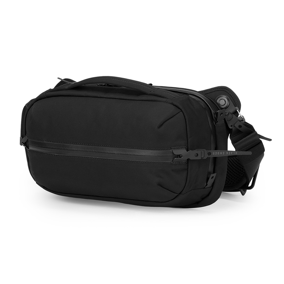 バッグ BLACK EMBER SLING BAG Black Ember Unveils Grip Sling for Urban Adventurers -