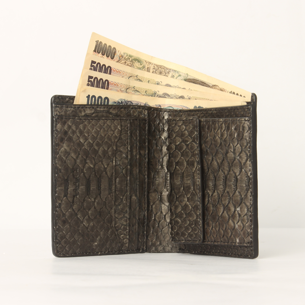 KUBERA 9981 クベラ ダイヤモンドパイソン 二つ折り財布 メンズ