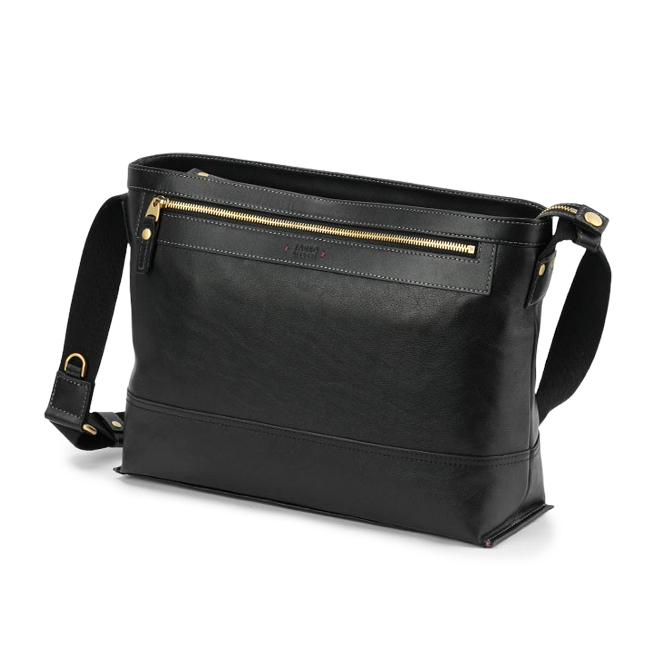 【商品レビュー記入で+5%】タケオキクチ バッグ ショルダーバッグ メンズ ブランド TAKEO KIKUCHI マンチェスター 705162 斜め掛けバッグ 肩掛け 横型 よこ型 B5 撥水 普段使い ビジネス 通勤 旅行 牛革 本革 革 軽量 ブランド カジュアル オシャレ 人気 TAKEO KIKUCHI（タケオキクチ） ショルダーバッグ メンズ ブランド