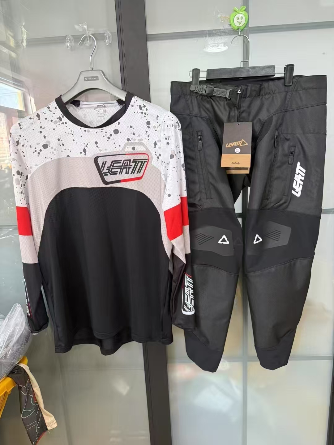 モトクロスウェア上下セット　 新品、未使用　S/30　 CNVS seven バイクウェア セット 上下 ウェアS 20インチ モトクロス