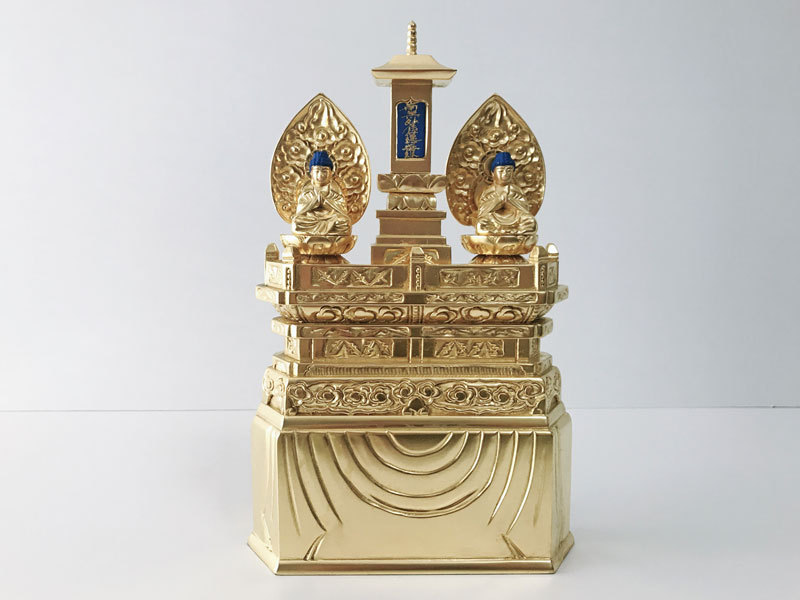 【セール・新品】 厨子入り　日蓮聖人　三宝尊　紅檀　金泥　総高さ約21㎝ セール・新品】 厨子入り 日蓮聖人 三宝尊 紅檀 金泥 総高さ約21