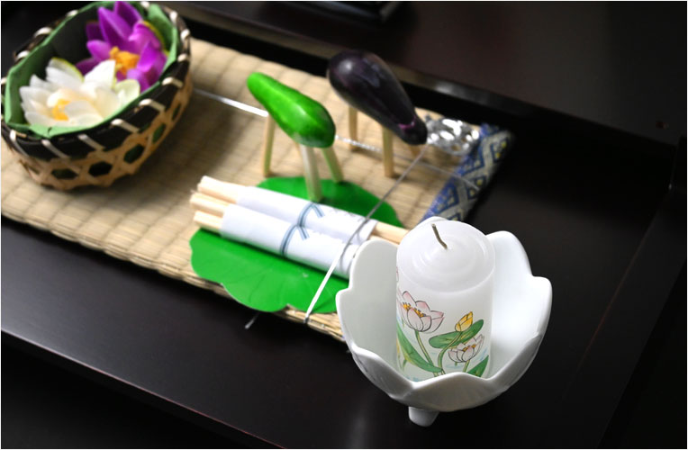 仏具・御進物【蓮絵入りローソク6本付き白磁燭台セット】蝋燭 仏具・御進物【蓮絵入りローソク6本付き白磁燭台セット】蝋燭