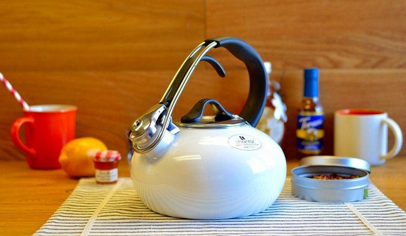 Chantal 白いやかん 笛吹きケトル やかん 琺瑯 1.7L IH対応 クラシック ループ ホワイト