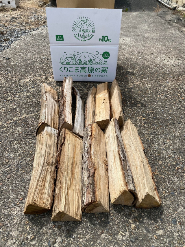 【送料無料ライン/39ショップ】 くりこま高原の薪 長さ約35cm 焚き火や薪ストーブ 宅配100サイズ ストーブ/コンロ