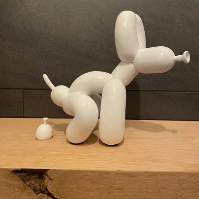 風船の犬の形をしたレジンの彫刻 家庭用の動物の彫刻 オフィスの装飾