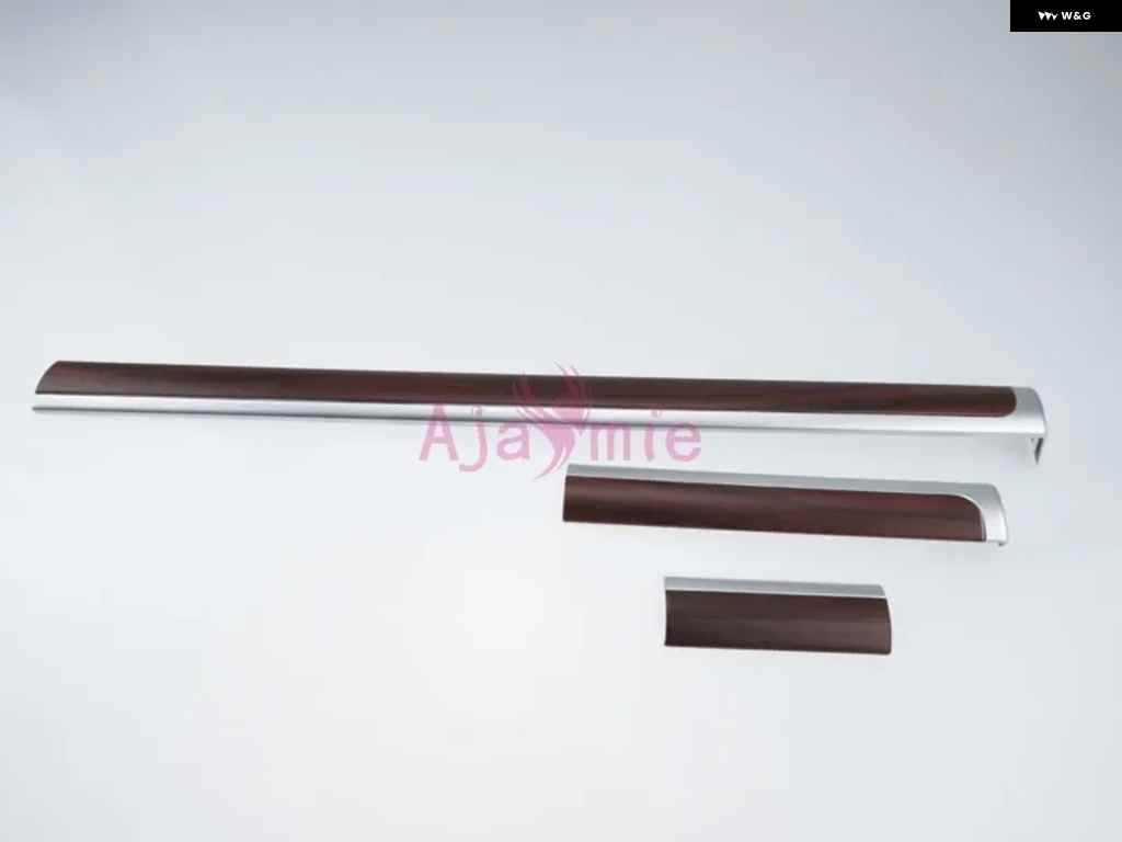 並行輸入品】トヨタ ランドクルーザー 200 2008-2018 内装 木 カラー