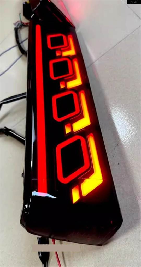 並行輸入品 車用 LED テールライト アセンブリ フォルクスワーゲン VW サンタナ リアランプ ウィンカー ブレーキ リバース 2個の画像