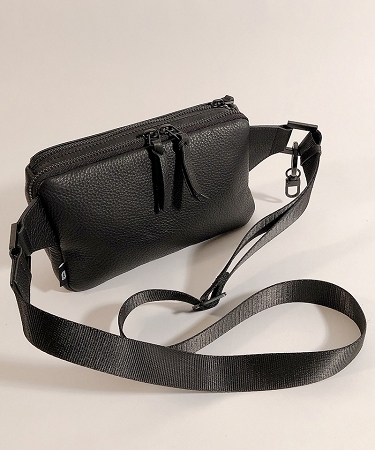 waku（ワク） 【】『KURO Series』 ミニスクエアボディBAG バッグ(WK