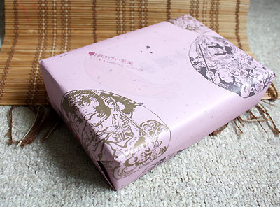 最安値！昔の！可愛いい花柄！底が、硬いお盆の様な大きなガゴ！ 最安値！昔の！可愛いい花柄！底が、硬いお盆の様な大きな