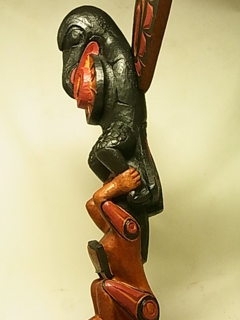 カナダ西海岸先住民族の象徴【トーテムポールTotem Pole】BOMA社の説明