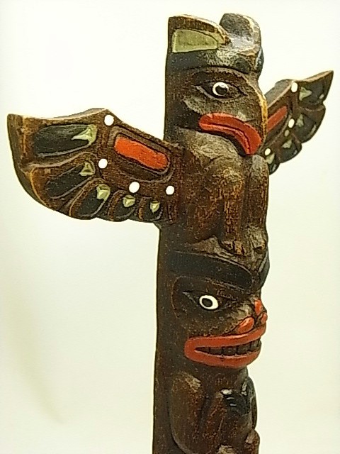 カナダ西海岸先住民族の象徴【トーテムポールTotem Pole】BOMA社の説明