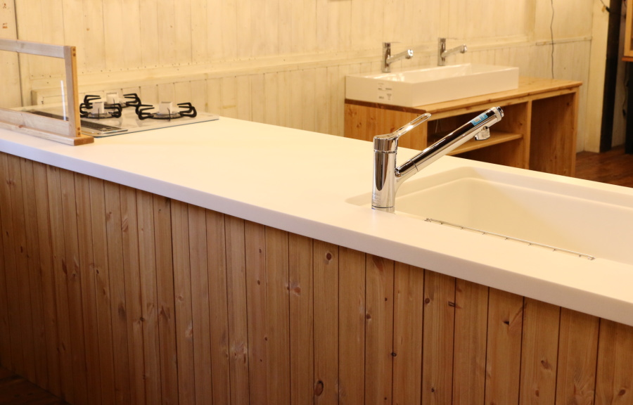 カントリー キッチン  W2700 対面型 オーダー家具 サイズ変更可能 北欧 無垢 木製 パイン材 収納 人造大理石 天板 ステンレス セラミックトップ - 6