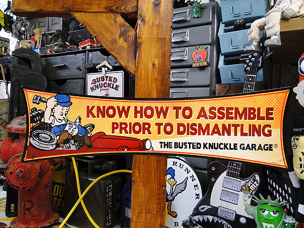 バステッドナックルガレージ　解体前に組み立て方法を知っておこう　U.S.ヘヴィースチールサイン ■ アメリカン雑貨 アメリカ雑貨 | 