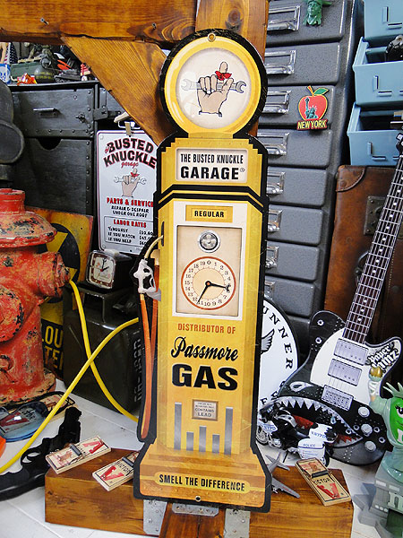 ★稀少な絶盤品★ バステッドナックルガレージ　ガスポンプ　U.S.ヘヴィースチールサイン ■ アメリカン雑貨 アメリカ雑貨 | 