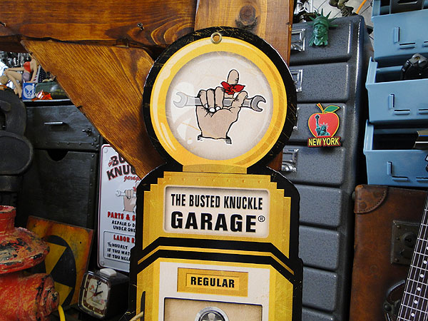 ★稀少な絶盤品★ バステッドナックルガレージ　ガスポンプ　U.S.ヘヴィースチールサイン ■ アメリカン雑貨 アメリカ雑貨 |  | 01