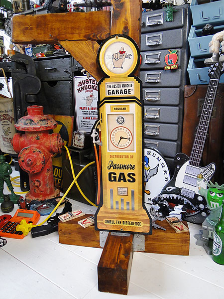 ★稀少な絶盤品★ バステッドナックルガレージ　ガスポンプ　U.S.ヘヴィースチールサイン ■ アメリカン雑貨 アメリカ雑貨 |  | 03