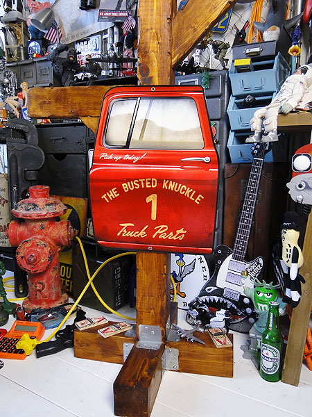 バステッドナックル　クルマのドア型　U.S.ヘヴィースチールサイン　（トラック　パーツ） ■ アメリカン雑貨 アメリカ雑貨 |  | 02