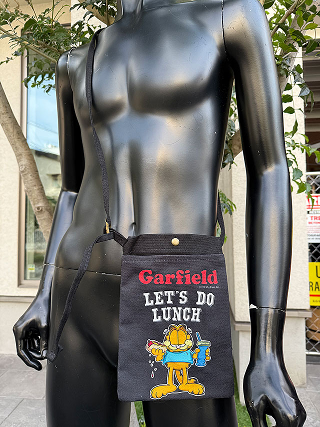 ガーフィールド　ミニショルダーバッグ　（ブラック）　サコッシュ ■ アメリカ雑貨 アメリカン雑貨 |  | 01