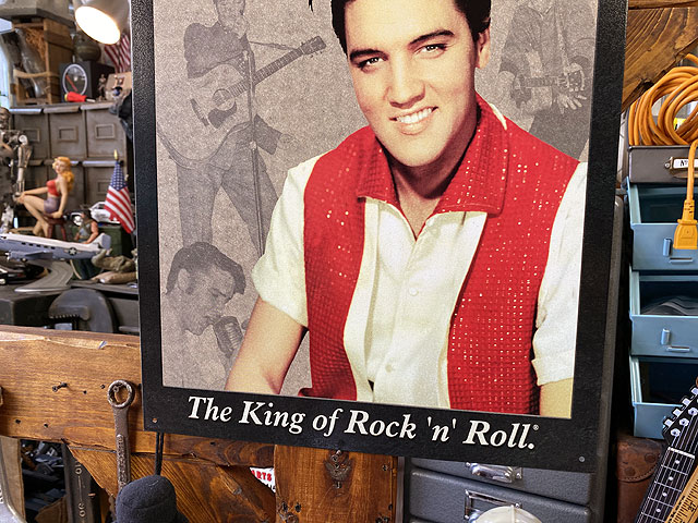 アメリカン　ヒーロー　プレートインテリア　エルビス・プレスリー　マグネット Amazon.co.jp: エルヴィス・プレスリー☆ELVIS・ロゴ