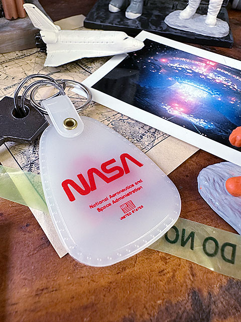 暗闇で光る！　蓄光　NASA　ウエスタンサドル　オフィシャル　キーホルダー　（グローインザダーク）　MADE IN U.S.A. |  | 04