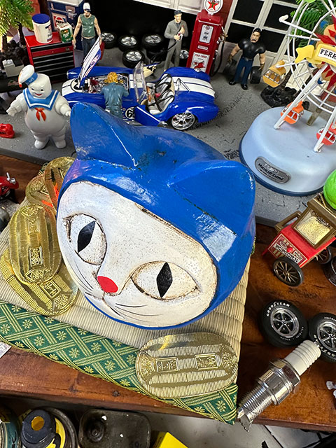 だるま猫　木彫り人形　（青だるま）　※ミニ畳と小判は別売です　■　アメリカン雑貨　アメリカ雑貨 |  | 01