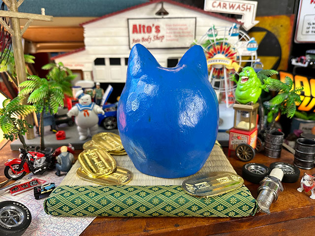 だるま猫　木彫り人形　（青だるま）　※ミニ畳と小判は別売です　■　アメリカン雑貨　アメリカ雑貨 |  | 03