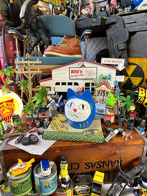 だるま猫　木彫り人形　（青だるま）　※ミニ畳と小判は別売です　■　アメリカン雑貨　アメリカ雑貨 |  | 06