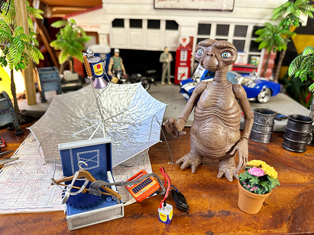 【送料無料】NECA　E.T.　LEDチェスト　40周年アニバーサリー　デラックス・アルティメット・アクションフィギュア ■ アメリカン雑貨