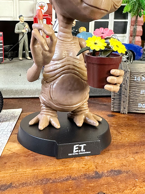 NECA E.T.＆エリオット 40周年アニバーサリー 空飛ぶBMXディスプレイ