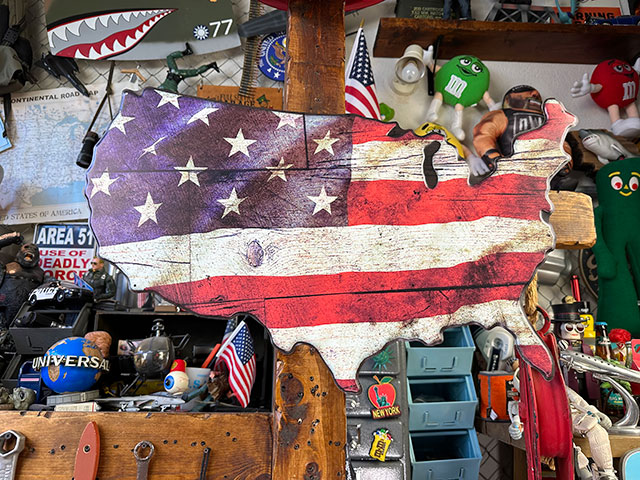 星条旗マップ　グラフィティ　エンボスティンサイン ■ アメリカン雑貨 アメリカ雑貨 |  | 07