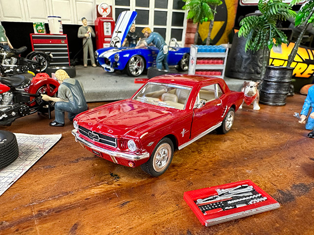 1964年フォード　マスタング　ダイキャストミニカー　1/34スケール　（レッド）　■　アメリカン雑貨　アメリカ雑貨 | 