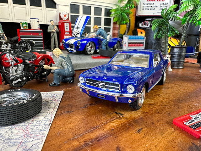 1964年フォード　マスタング　ダイキャストミニカー　1/34スケール　（ブルー）　■　アメリカン雑貨　アメリカ雑貨 |  | 02