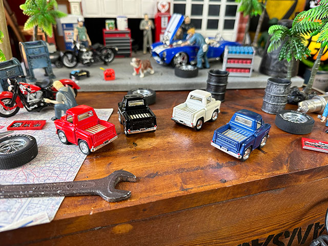 ファニーピックアップ　ダイキャストミニカー　（4台セット）　1955年シボレー5100　ステップサイド　■ アメリカン雑貨 アメリカ雑貨 |  | 04