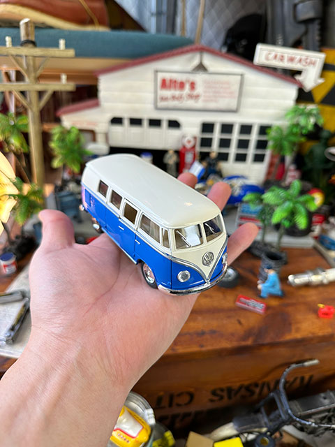 1962年フォルクス・ワーゲン　ワーゲンバス　ミニカー　1/32スケール　（ブルー）　■ アメリカン雑貨 アメリカ雑貨 |  | 07