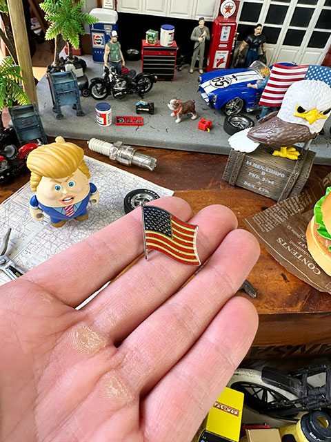 星条旗　ピンバッジ/ピンズ　（風になびく星条旗/アンティークフラッグ）　■　アメリカン雑貨　アメリカ雑貨 |  | 03