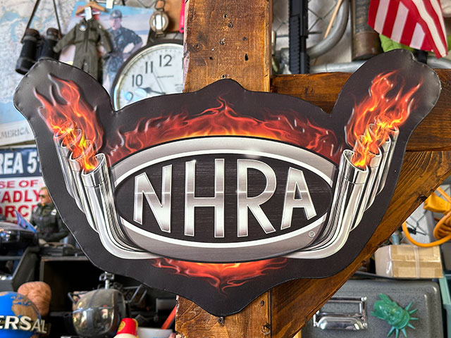 NHRA エンボスティンサイン （V8エンジン） □ アメリカン雑貨 