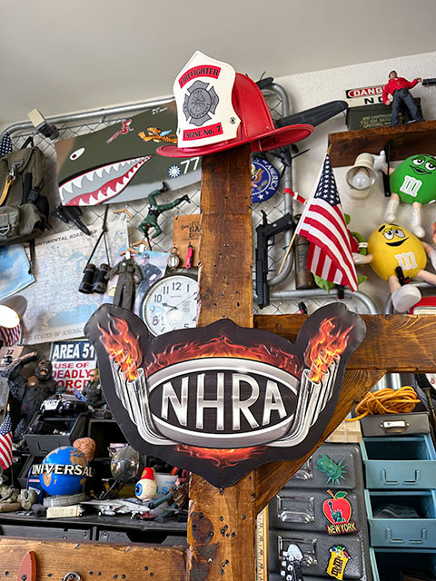 NHRA エンボスティンサイン （V8エンジン） □ アメリカン雑貨 