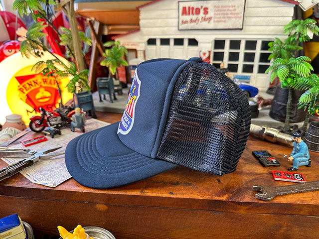 ロードランナー　メッシュキャップ　（星条旗シールドロゴ）　帽子色＝ネイビー　■　アメリカン雑貨　アメリカ雑貨 |  | 03