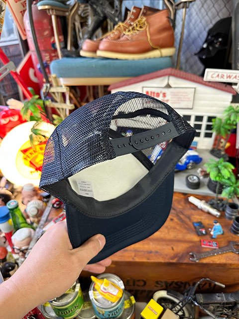 ロードランナー　メッシュキャップ　（星条旗シールドロゴ）　帽子色＝ネイビー　■　アメリカン雑貨　アメリカ雑貨 |  | 04