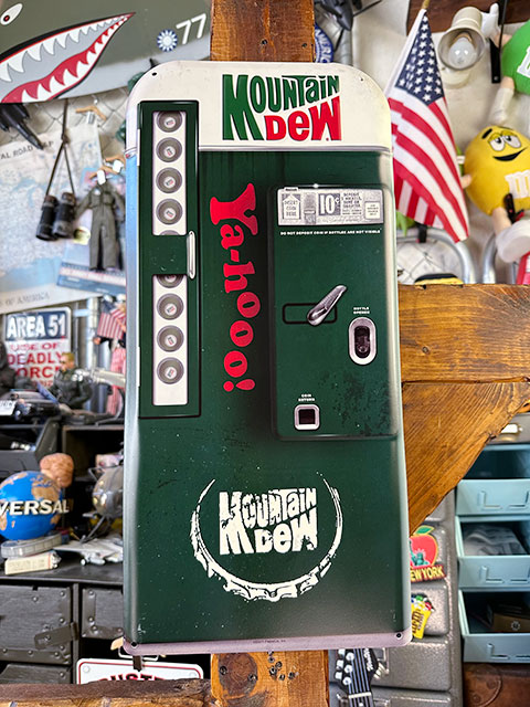 マウンテンデュー　自動販売機型エンボスティンサイン　ベンディングマシン ■ アメリカン雑貨 アメリカ雑貨 | 