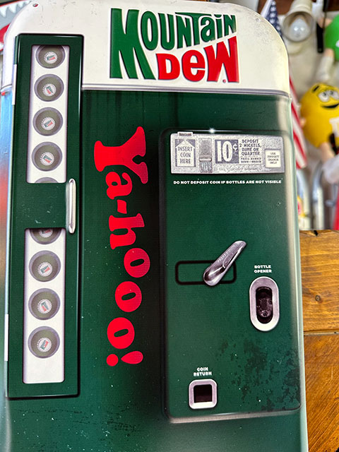 マウンテンデュー　自動販売機型エンボスティンサイン　ベンディングマシン ■ アメリカン雑貨 アメリカ雑貨 |  | 01