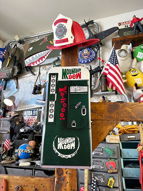 マウンテンデュー　自動販売機型エンボスティンサイン　ベンディングマシン ■ アメリカン雑貨 アメリカ雑貨 |  | 05