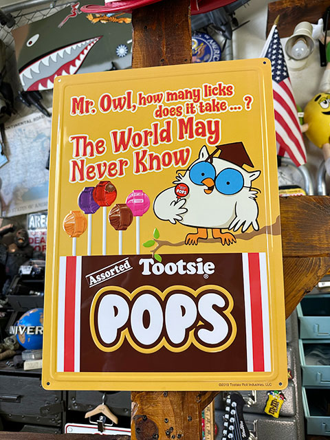 Yahoo! Yahoo!ショッピング(ヤフー ショッピング)トッツィロール　エンボスティンサイン　（The World May Never Know）　■　アメリカン雑貨　アメリカ雑貨