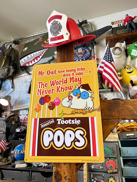 トッツィロール　エンボスティンサイン　（The World May Never Know）　■ アメリカン雑貨 アメリカ雑貨 |  | 05