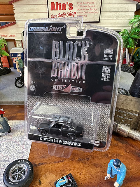 グリーンライト 限定モデル　ブラックバンディット　1971年ダットサン 510 W  スキールーフラック　ミニカー　1/64スケール　ブルーバード | 